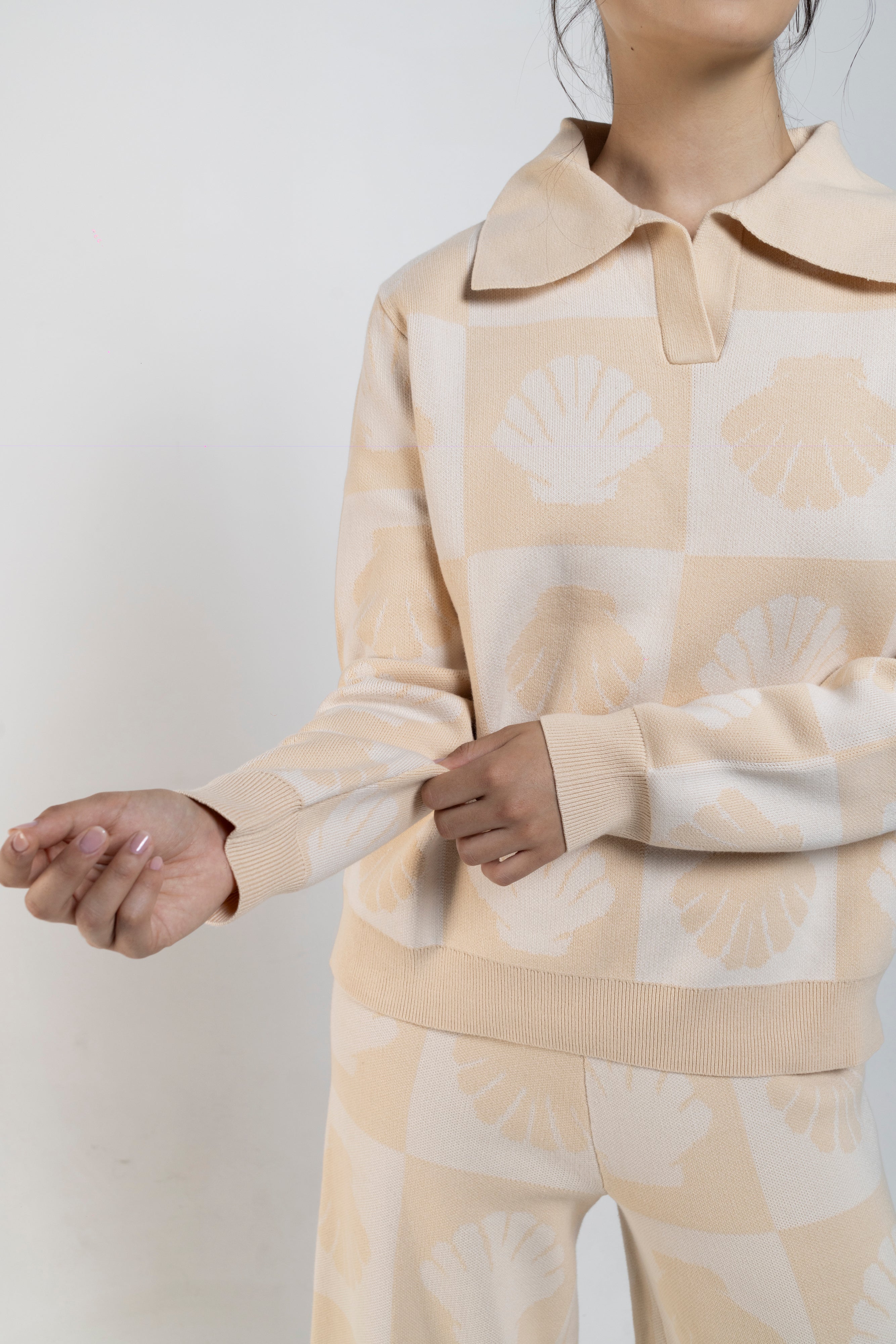 Long Sleeve Knit Polo in Tan Shell Print