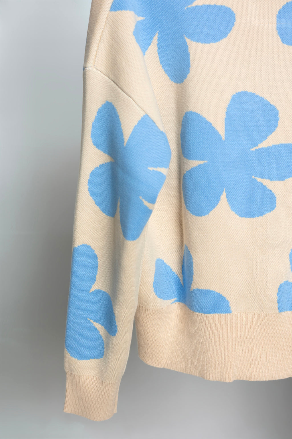 Ivy Drop Shoulder Cardigan In Blue And Cream Daisy Print