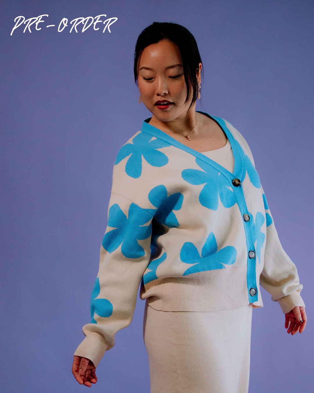Ivy Drop Shoulder Cardigan In Blue And Cream Daisy Print