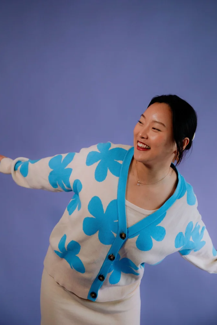 Ivy Drop Shoulder Cardigan In Blue And Cream Daisy Print