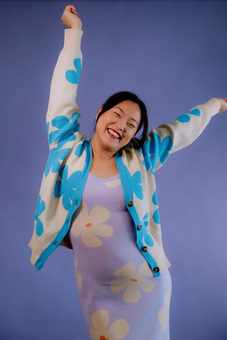 Ivy Drop Shoulder Cardigan In Blue And Cream Daisy Print