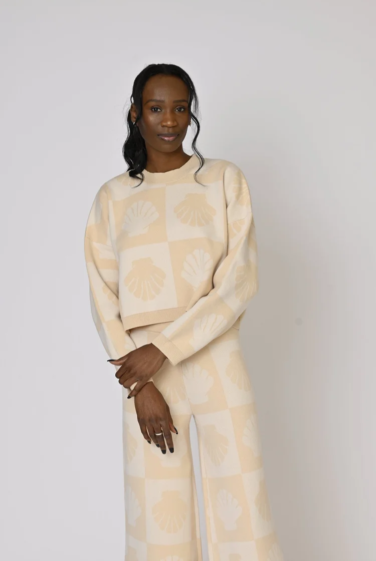 Nala Cropped Crewneck Sweater in Tan Shell Print
