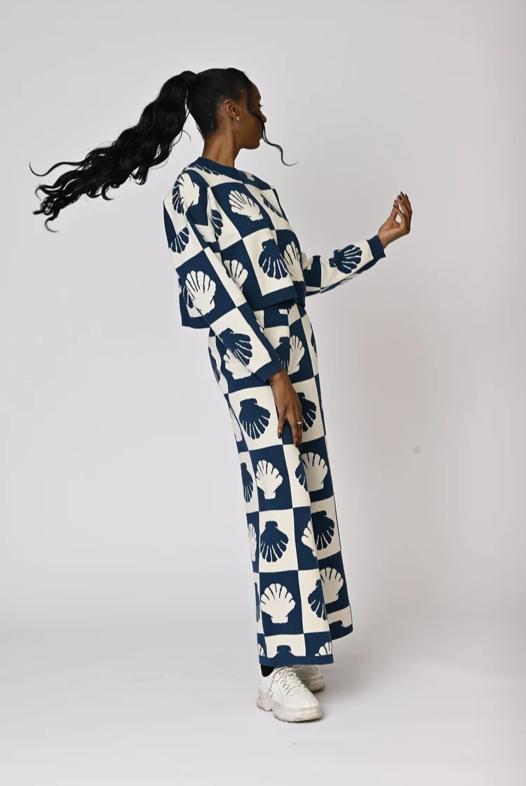 Nala Cropped Crewneck Sweater In Blue Shell Print
